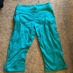 Lululemon dance studio crop